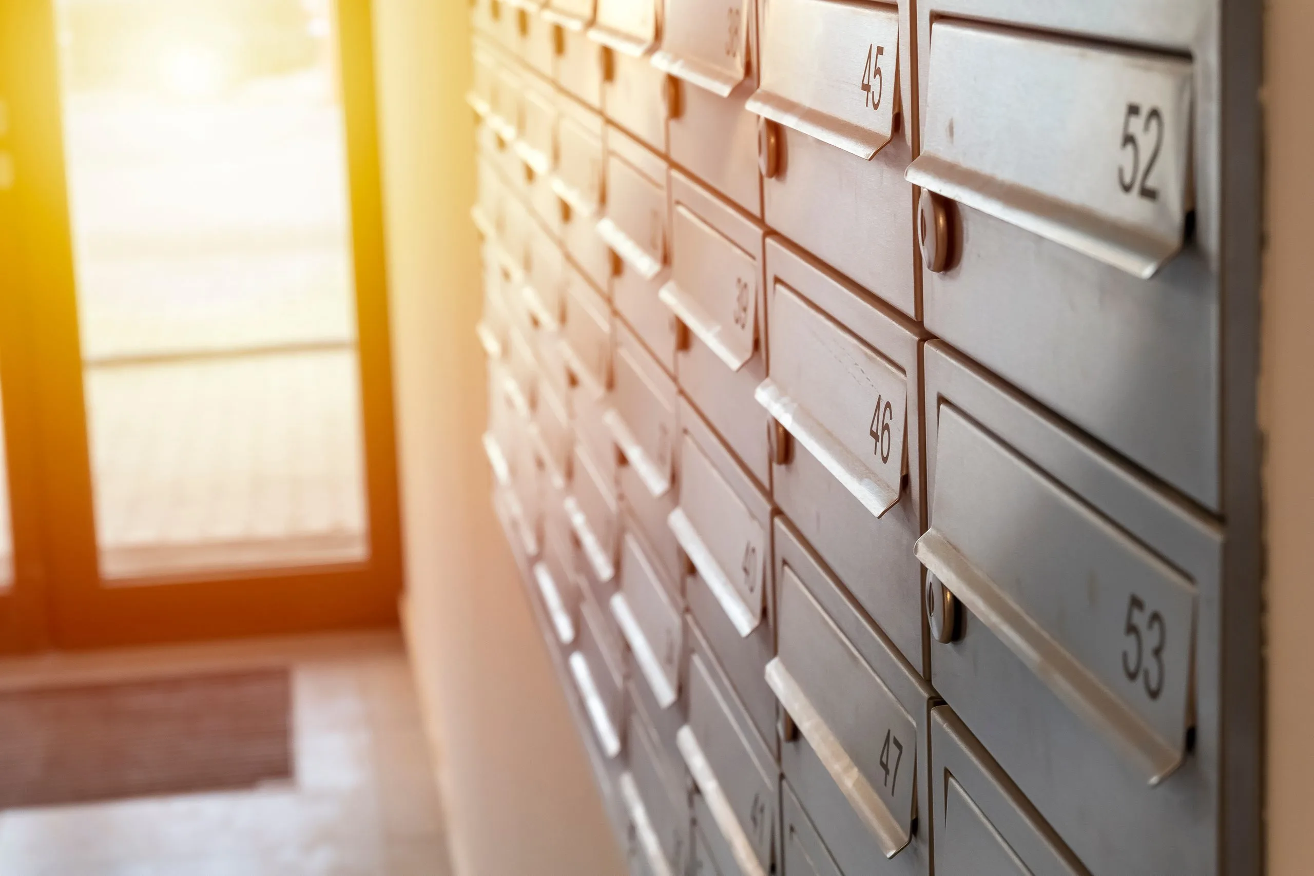 Postaládák társasházban – cég székhelyének megválasztása