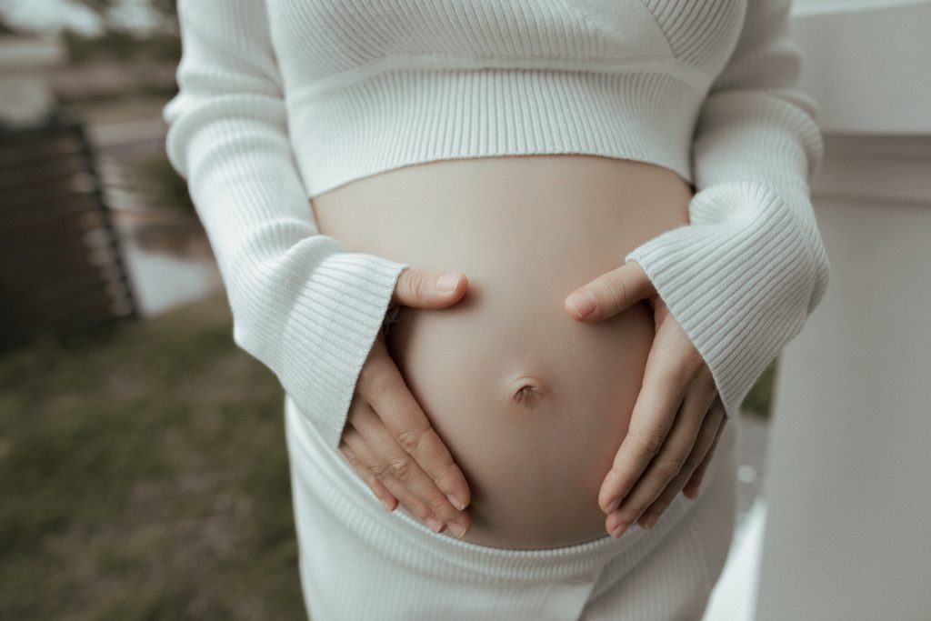 Kismama felmondási védelme és végkielégítése a Munka Törvénykönyve szerint